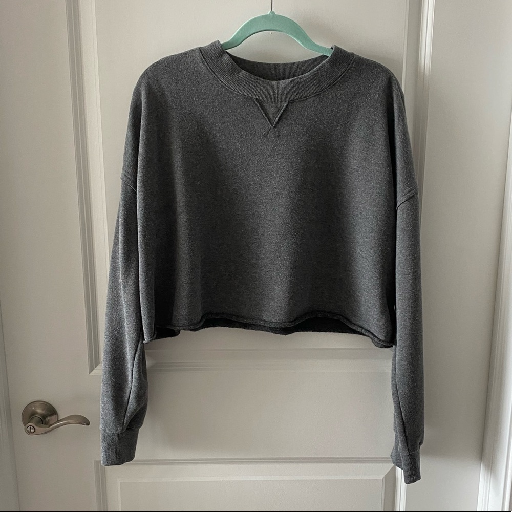 Gray cropped sweatshirt